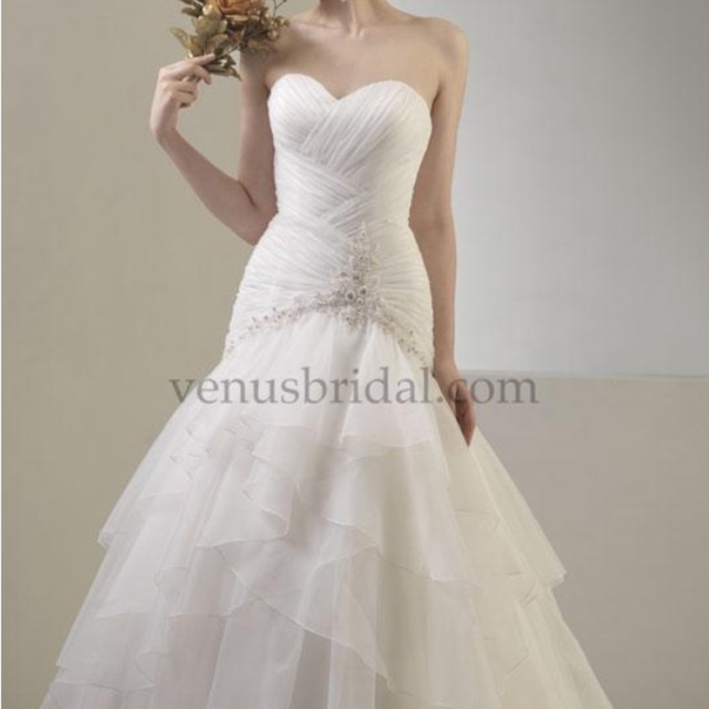 Venus Bridal Elegant White Strapless Gown